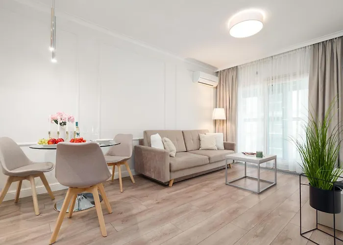 Close-urban Chic - Luxury At Mennica Apartment Warsaw