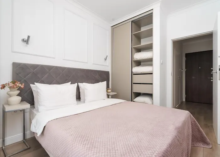 Close-urban Chic - Luxury At Mennica Apartment