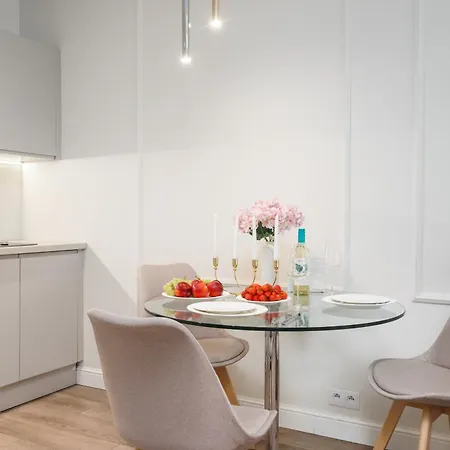 Apartment Close-urban Chic - Luxury At Mennica