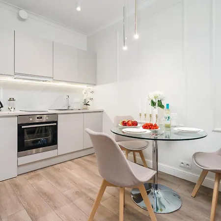 Close-urban Chic - Luxury At Mennica Apartment Warsaw